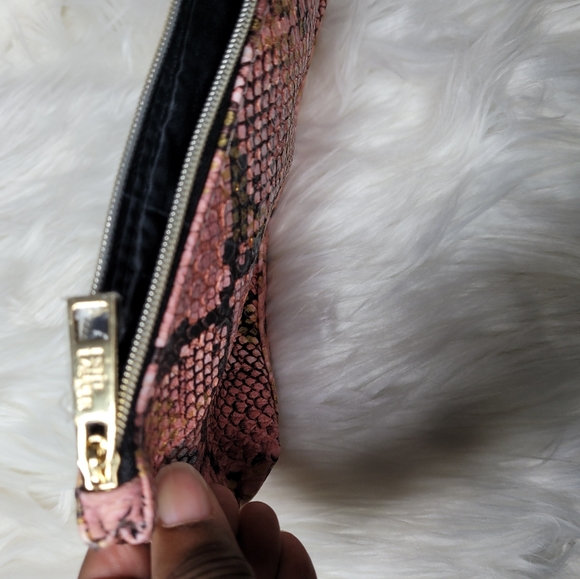 Make-up bag - Picture 3 of 9